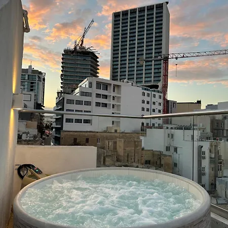 דירה Paceville Sea View Penthouse With Jacuzzi!