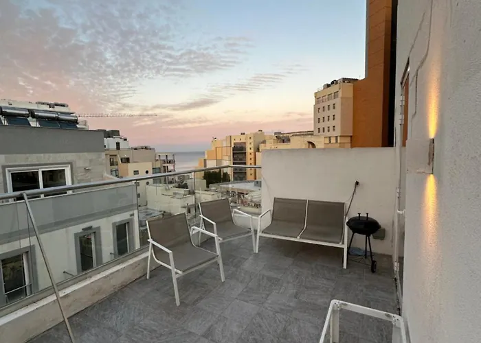 Apartament Paceville Sea View Penthouse With Jacuzzi! St. Julian's