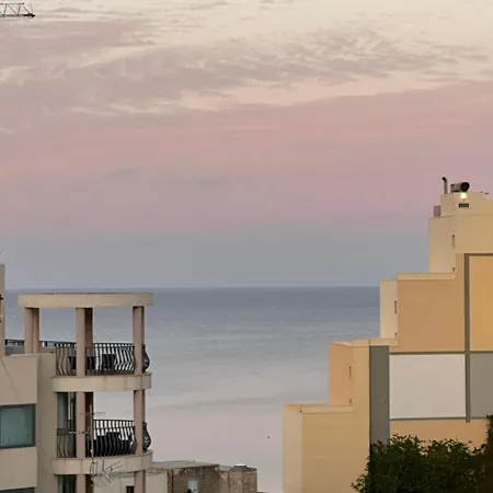 Paceville Sea View Penthouse With Jacuzzi! Appartamento San Giuliano