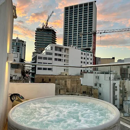 Apartman Paceville Sea View Penthouse With Jacuzzi!