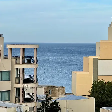 Paceville Sea View Penthouse With Jacuzzi! 아파트 *