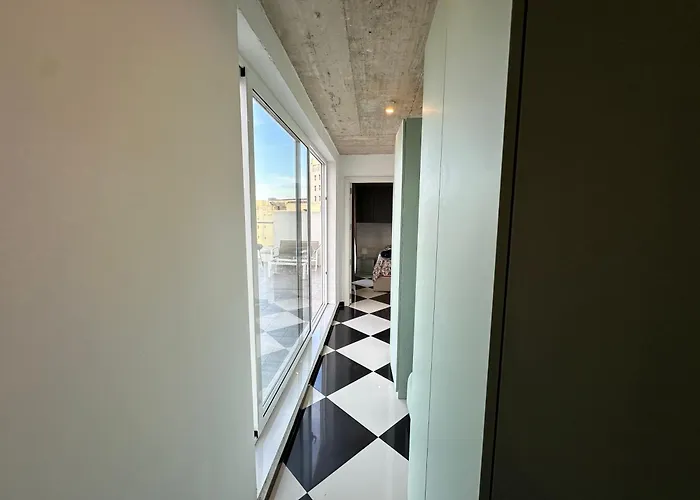 아파트 Paceville Sea View Penthouse With Jacuzzi!