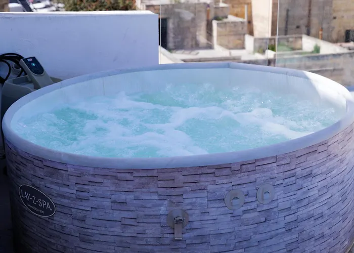 아파트 Paceville Sea View Penthouse With Jacuzzi! *